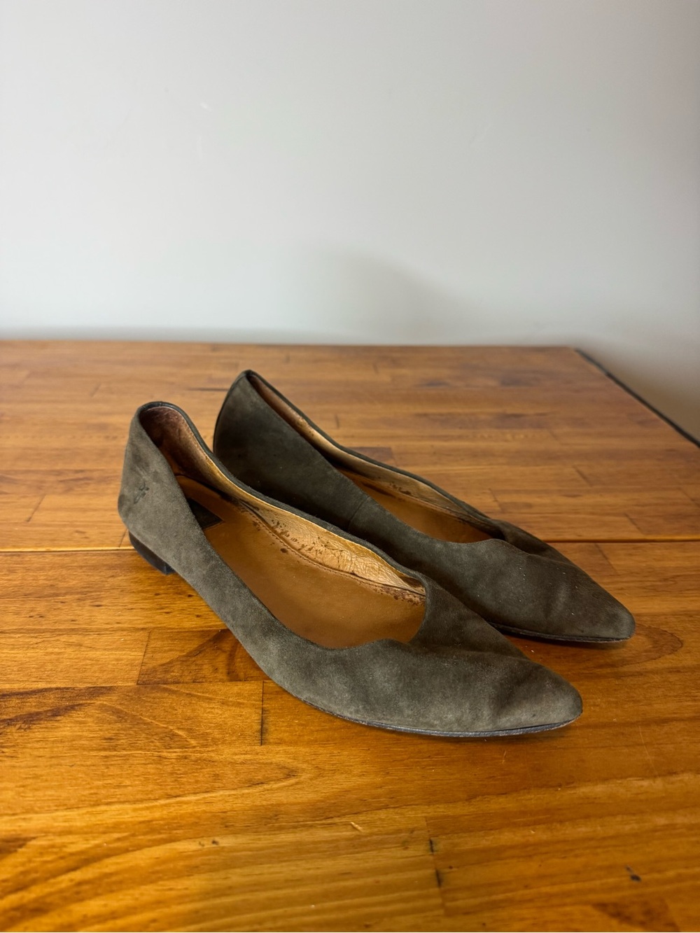 Frye Olive Green Gray Suede Leather Point Toe Flats Slip On Shoes Size 7